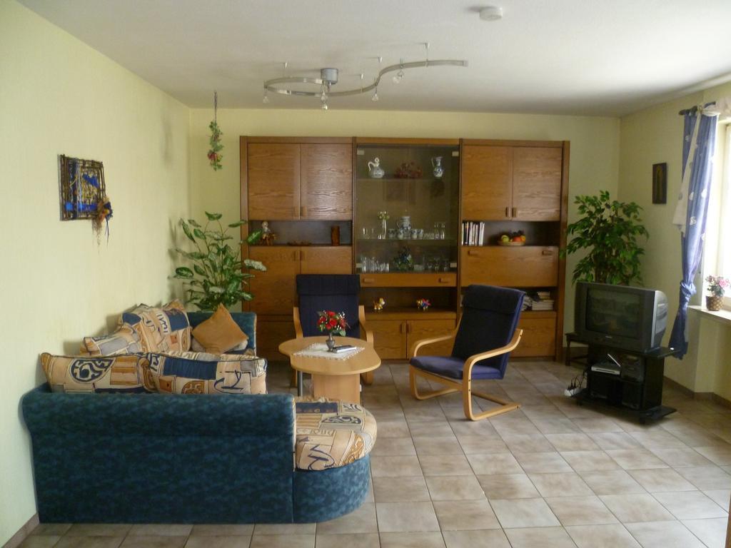 Pension-Elfi Maring-Noviand Cameră foto